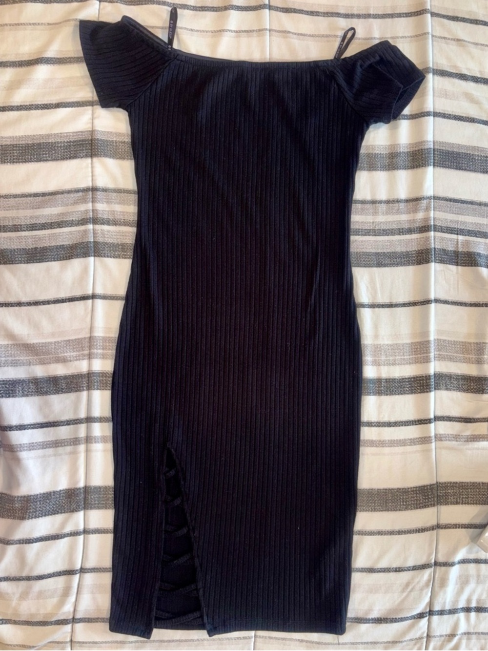 Guess Black Off-the-Shoulder Ribbed Midi Dress with Side Slit